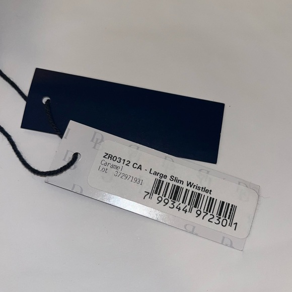 Dooney & Bourke Carmel Pebble Grain Large Slim Wristlet - Picture 7 of 11